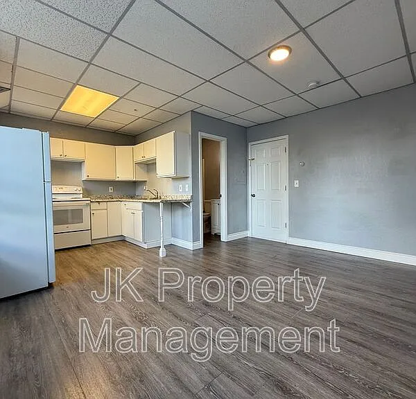 809 15th St #202 — Photo 11