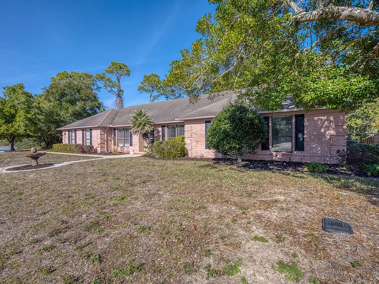 3 Neptune Dr — Photo 2
