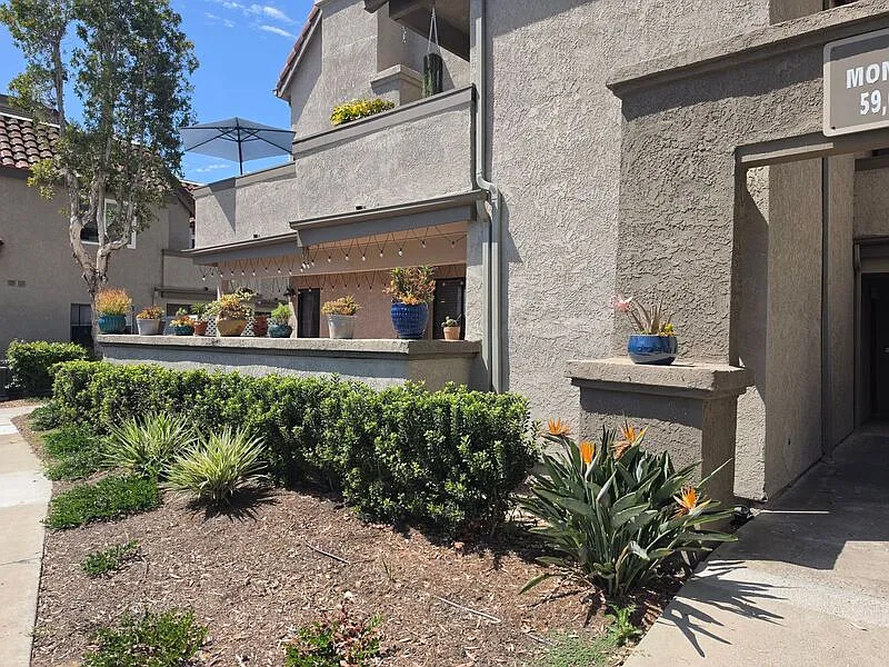 3 bed, 2.0 bath, 1100 sqft, $3,800 — Photo 1