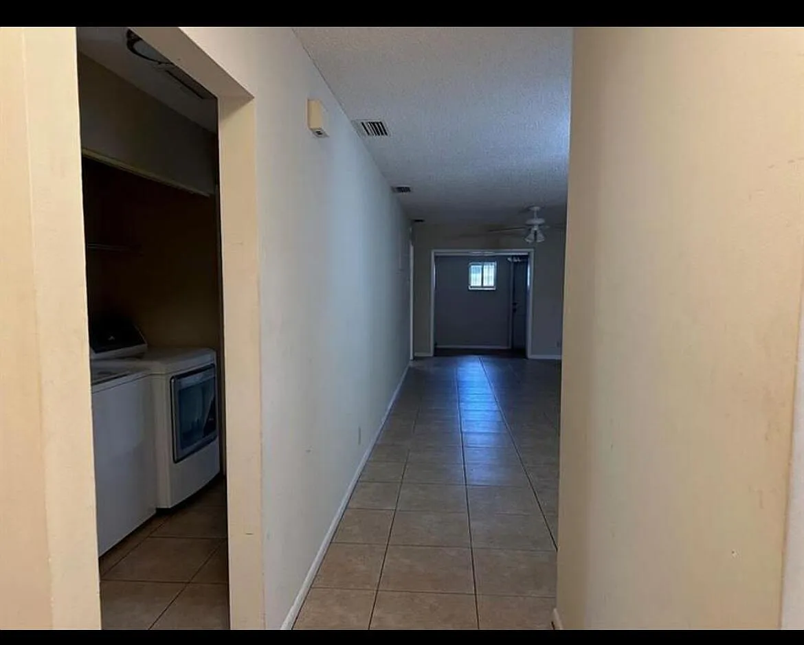 3 bed, 2.0 bath, 1300 sqft, $2,600 — Photo 4