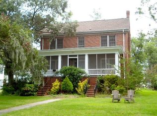 102 Riverside Dr, Washington, NC 27889