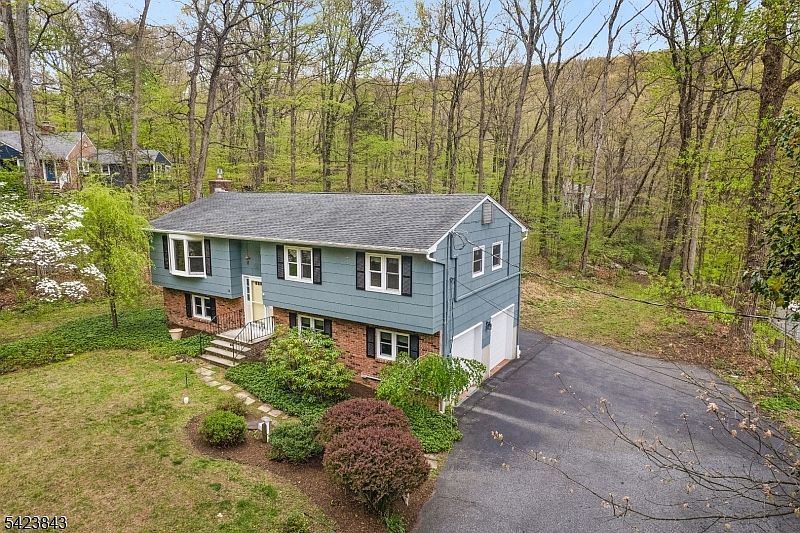 1st image of 26 TAMARACK RD.