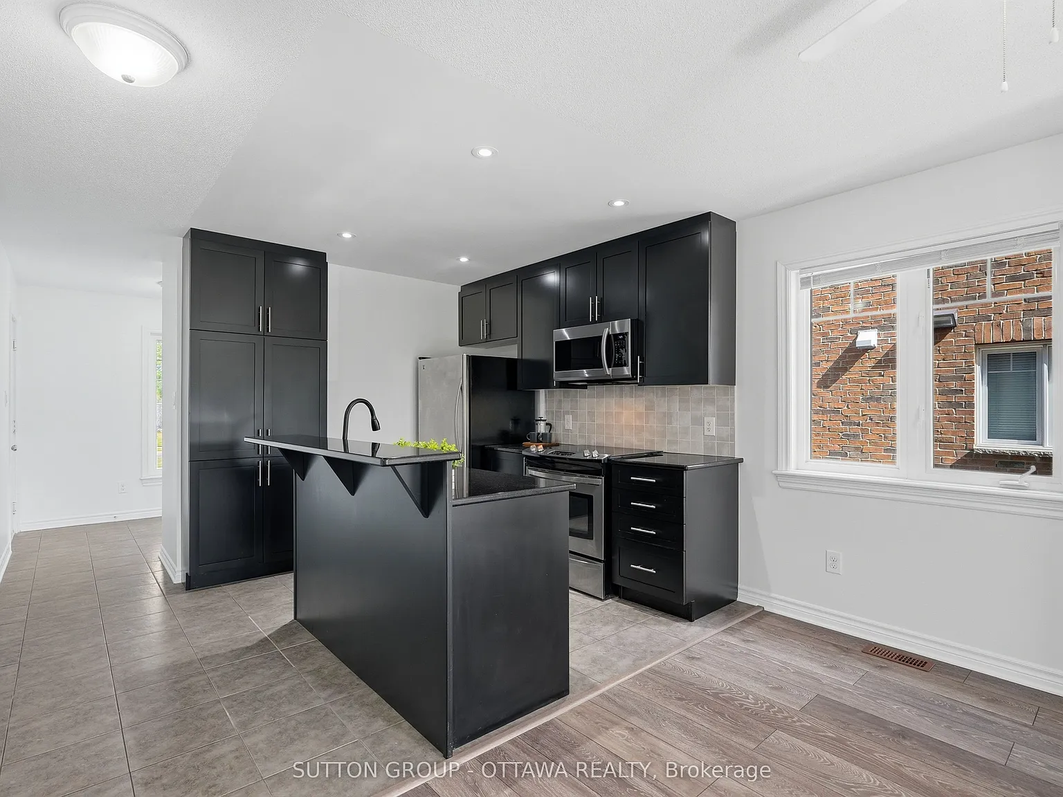 2 bed, $2,300 — Photo 4