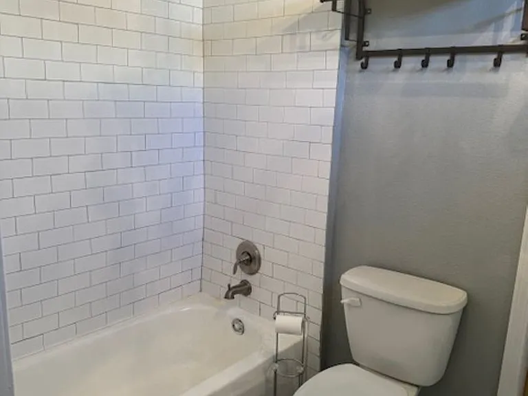 803 W Cherokee St — Photo 26