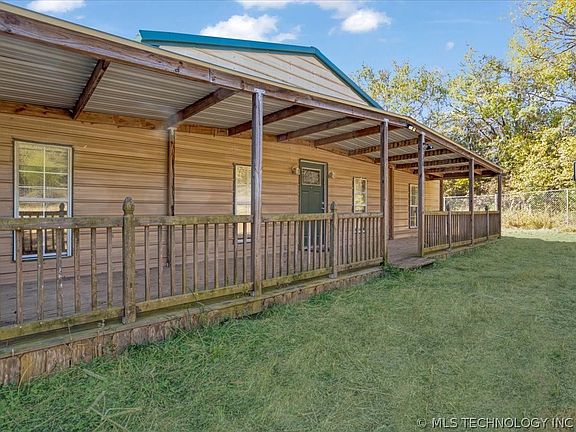 5th image of 136 Pine St