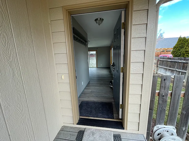 145 N Tamarack St — Photo 3