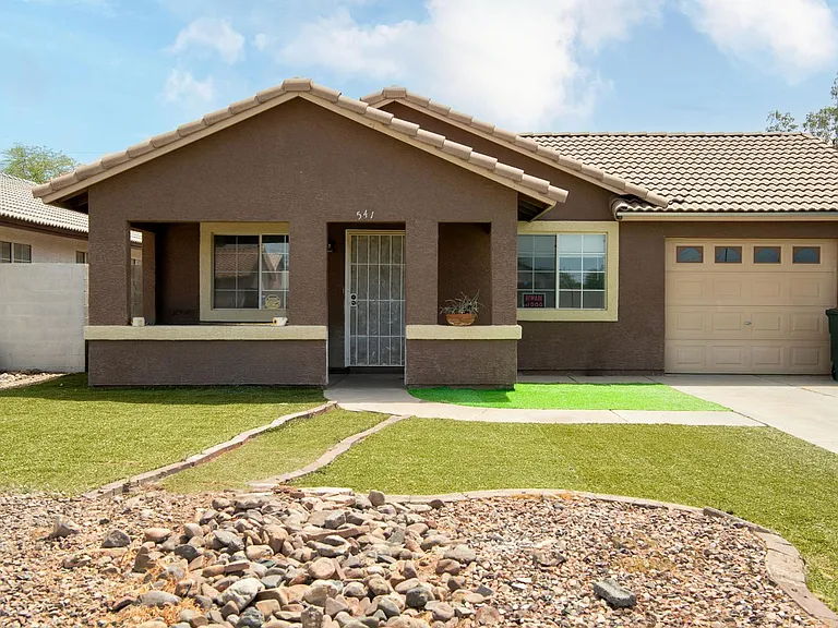 541 W Melrose Dr — Photo 2