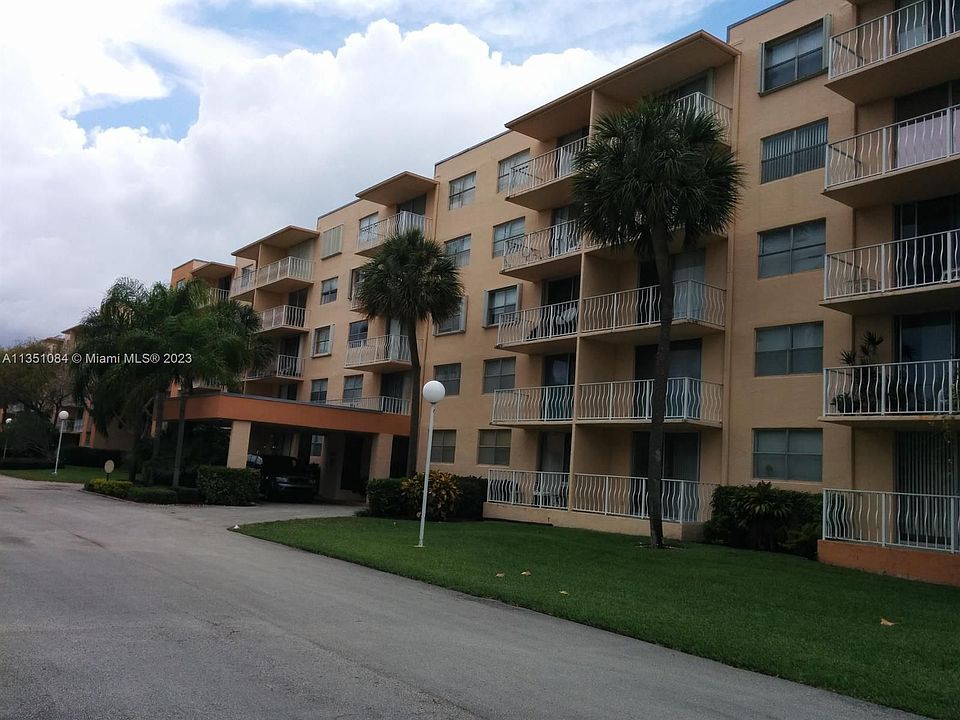 1st image of 480 Executive Center Dr APT 3C