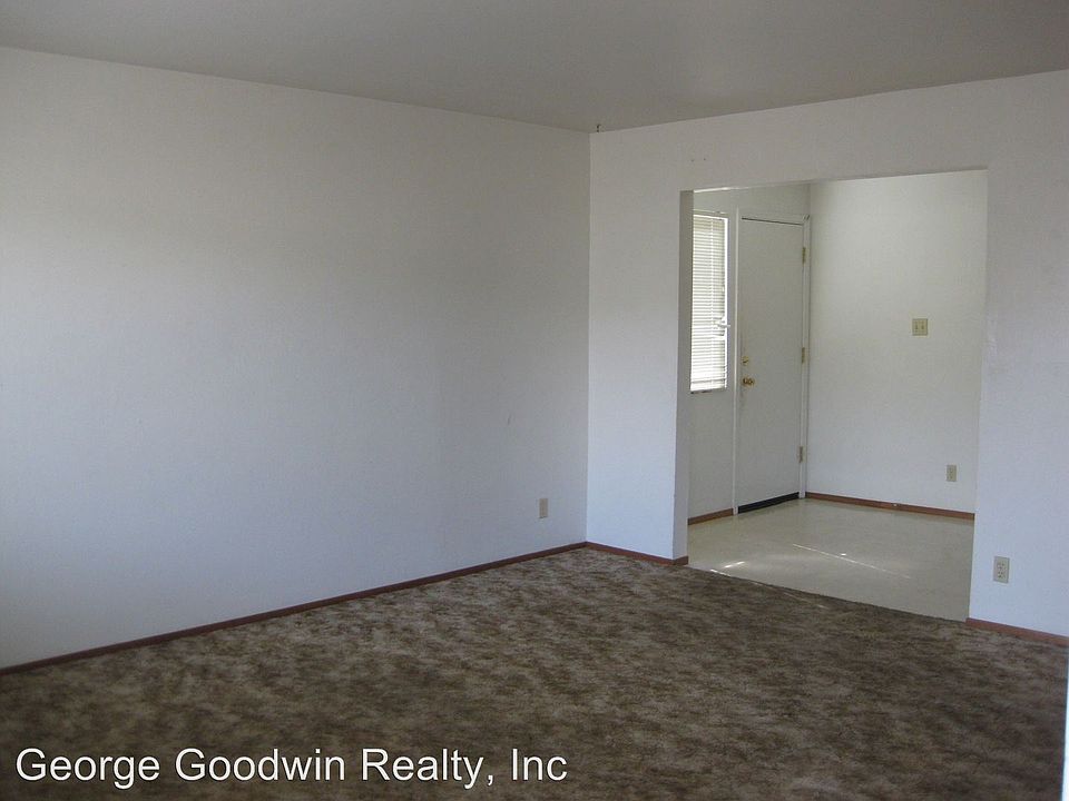 2nd image of 417 4th St #417
