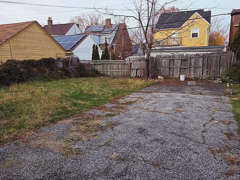 18101 Schenely Ave — Photo 2