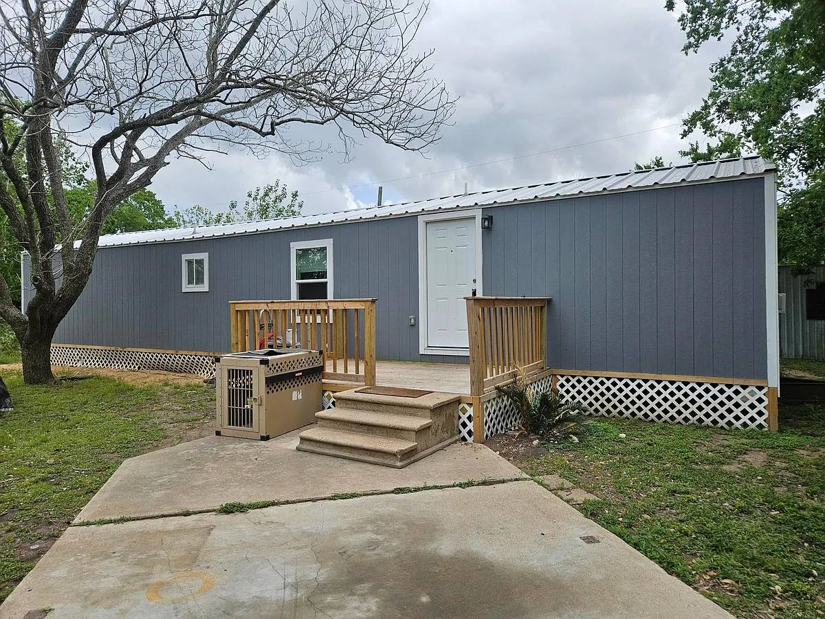 Building Photo - 723 Alamo St