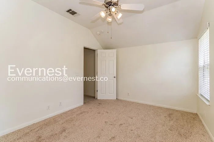 709 W 35th St — Photo 17