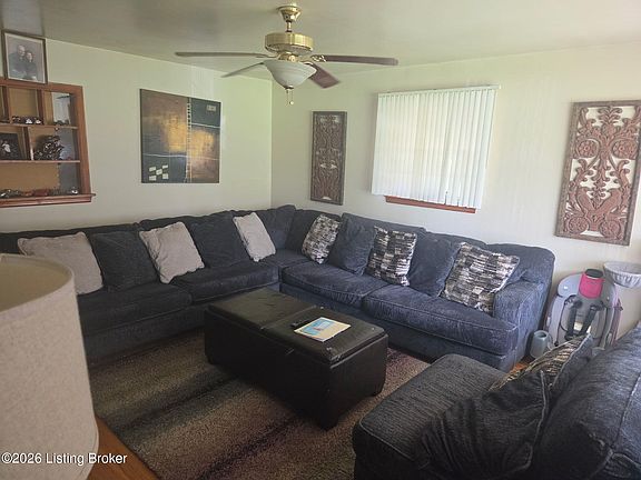 3rd image of 9721 Caven Ave