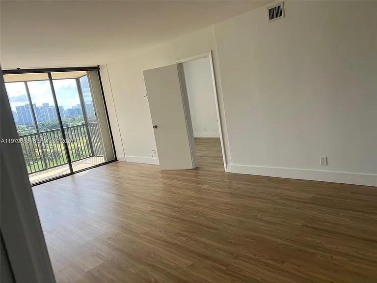 20301 W Country Club Dr #1024 — Photo 12