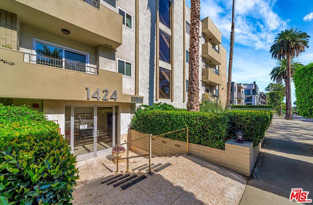 2 bed, 950 sqft, $2,895 — Photo 2