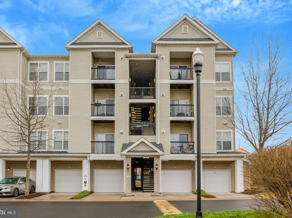 5111 Travis Edward Way, Centreville, VA 20120
