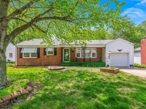 2353 S Roanoke Avenue, Springfield, MO 65807