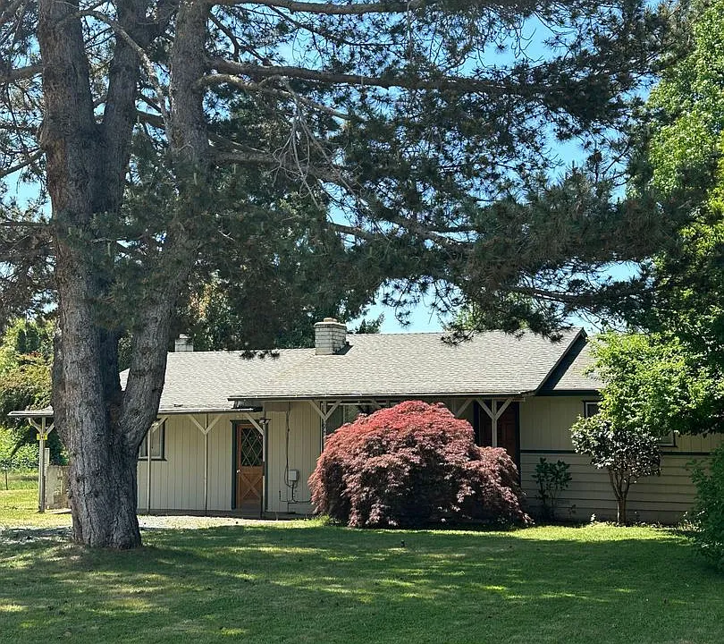 240 Glen Dr