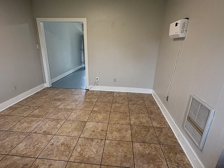113 N West St #115 — Photo 5