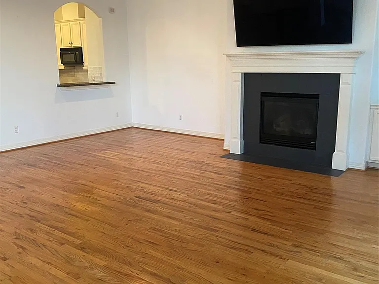 1421 Bremond St — Photo 4