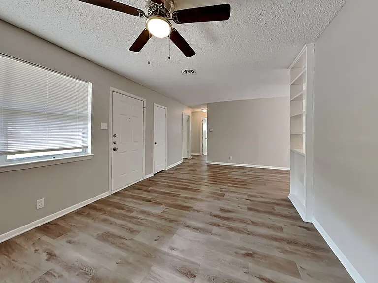 2225 Janice St — Photo 11
