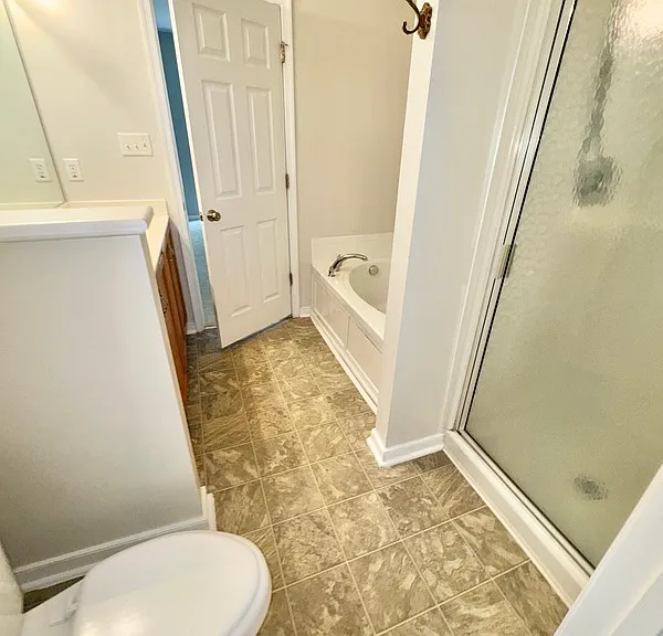 2409 Silver Lake Ter — Photo 11
