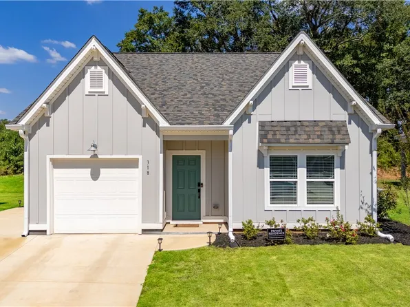 318 Gray St, Opelika, AL 36801