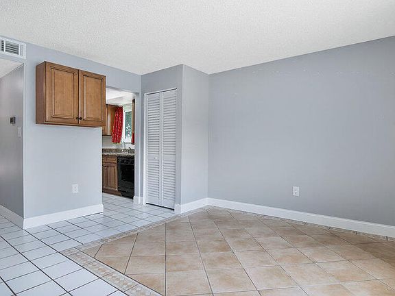 4th image of 3910 Mount Vernon Ave