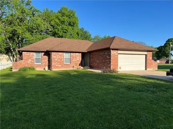304 Zoe St, Buckner, MO 64016