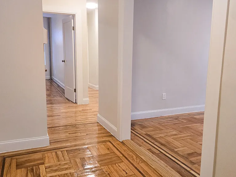 1404 Noble Ave #1G — Photo 2