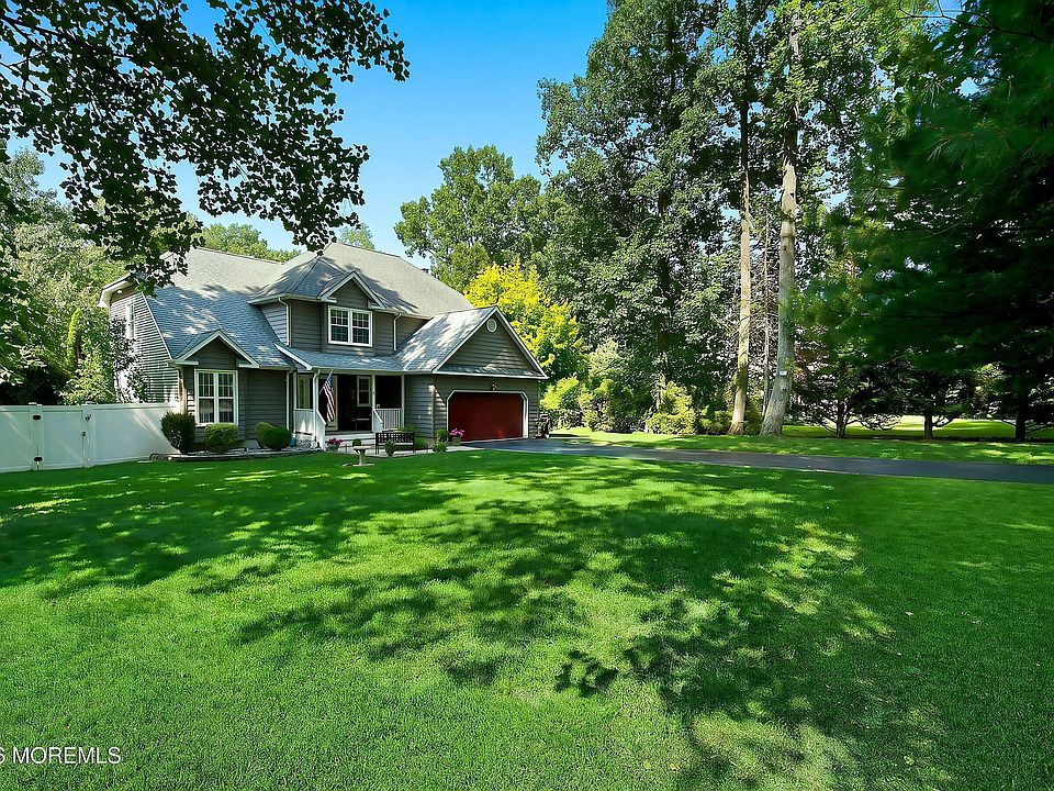 1st image of 4 Scarlet Oak Court