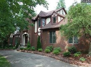 7069 Kate Dr, Hudson, OH