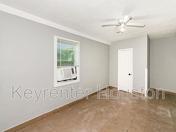 5th image of 4610 Schroeder St #2