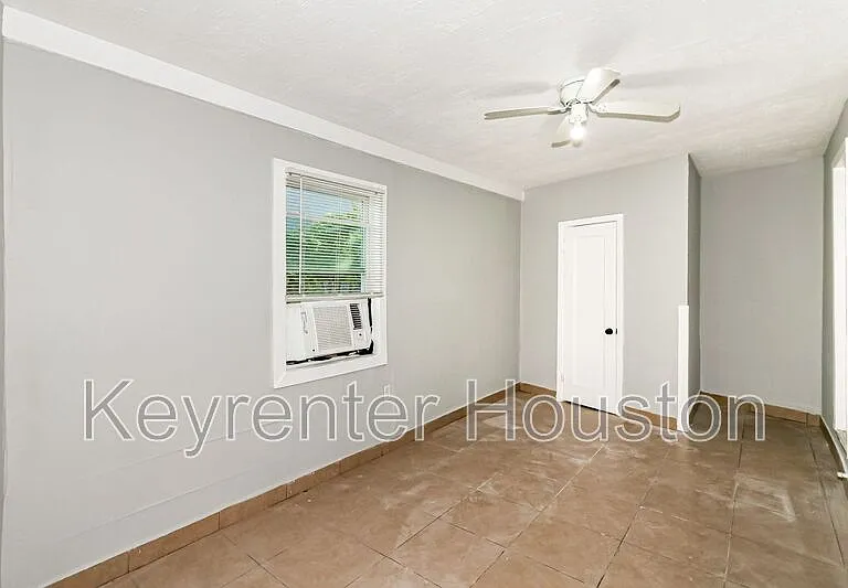 4610 Schroeder St #2 — Photo 6