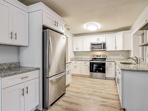 5th image of 2870 Saint John Dr