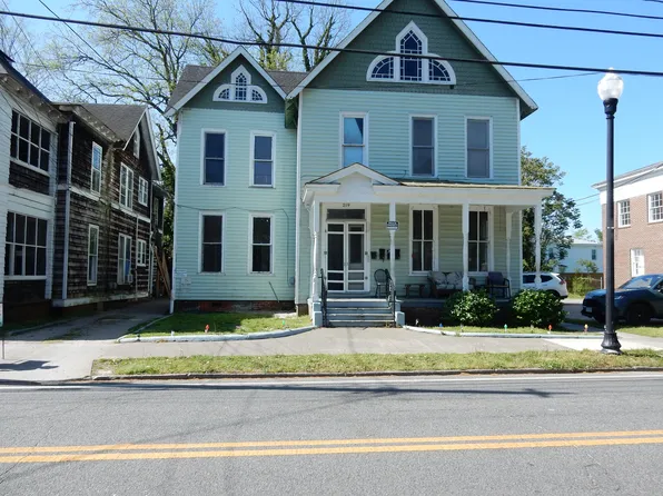 219 Bank St APT 4, Suffolk, VA 23434