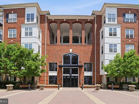 3rd image of 501 Hungerford Dr APT 132