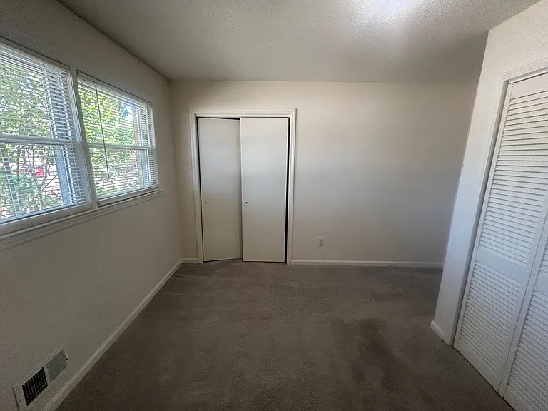1015 Walters Ln — Photo 28