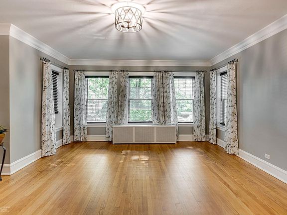 3rd image of 7548 N Oakley Ave APT 1N