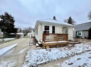320 11th St, Baraboo, WI 53913