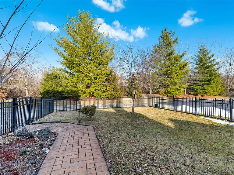 317 Lake Side View Ln — Photo 36
