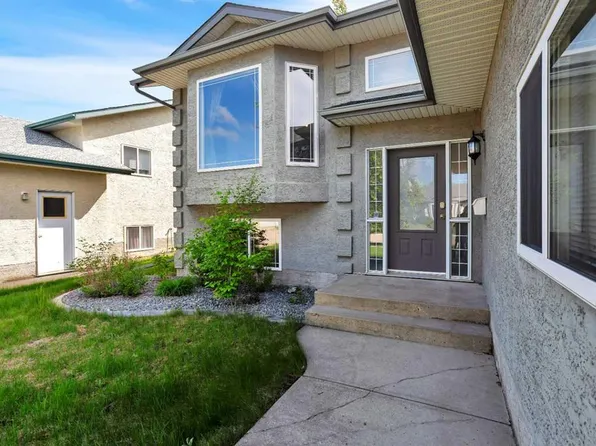 9 W Archibald Cres, Red Deer, AB T4R 2X3