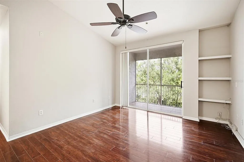 2 bed, 1.0 bath, 927 sqft, $1,750 — Photo 3