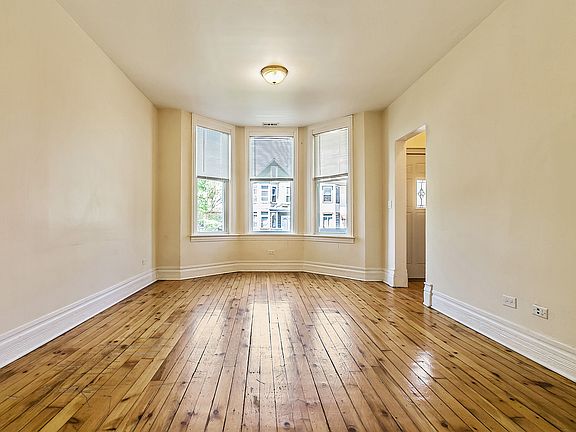 5th image of 3823 N Whipple St #1
