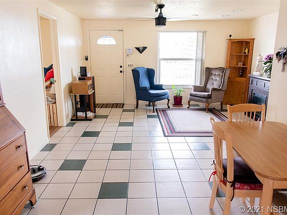 3rd image of 819 Phillip Dr