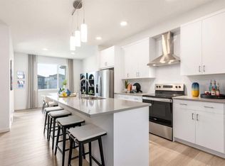 20584 W Sheriff King St SW, Calgary, AB T2X 4N4