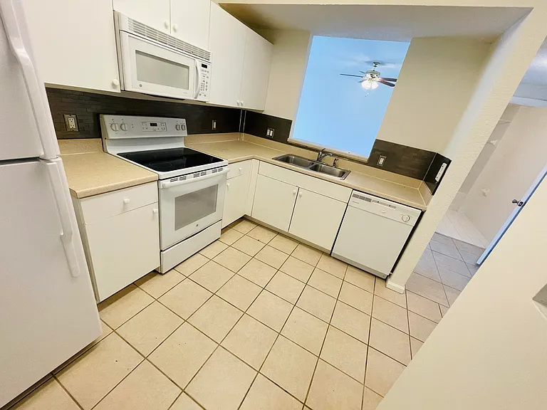1055 Golden Lakes Blvd #212 — Photo 9