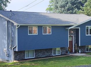 102 Father John Dr, Lake Ariel, PA 18436