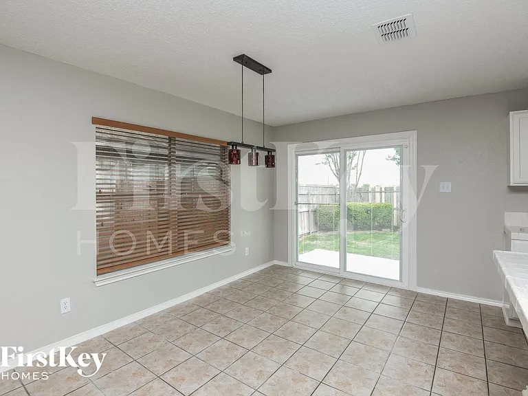 10125 Chapel Hill Ct — Photo 4