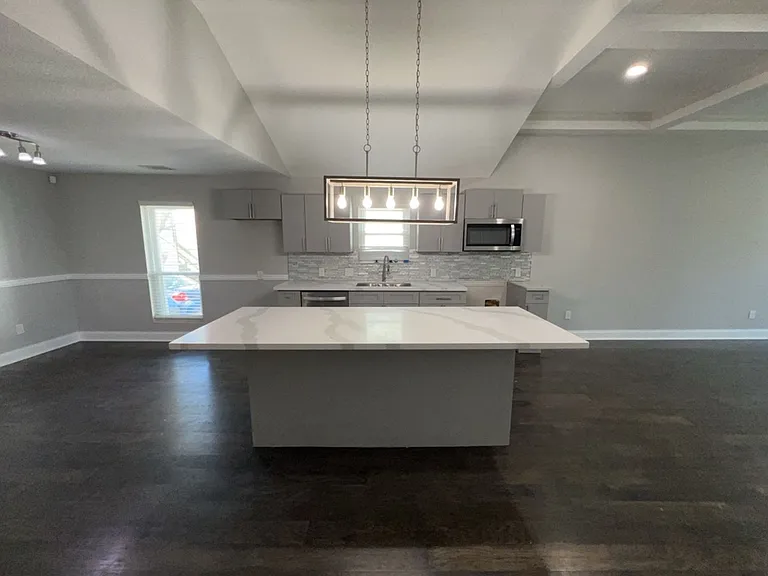 401 Walton St — Photo 10